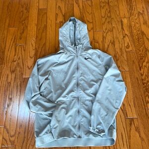 Nike men’s hooded dri fit light jacket in size M